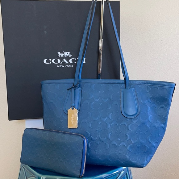 Coach Leather Embossed Logo Taxi Zip Tote & Wallet - Picture 1 of 8